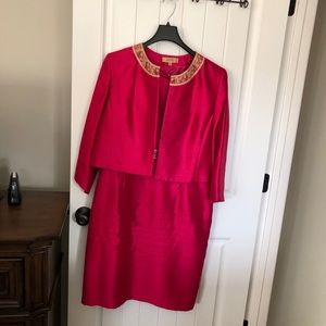 Kasper’s women’s suit. Size 16, like new.